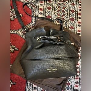 KATE SPADE | Crossbody Bucket Bag with ribbon detail